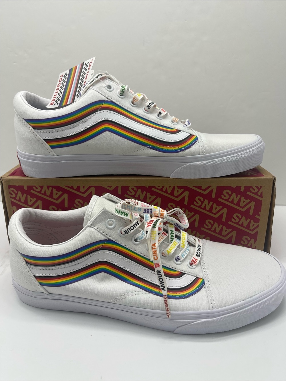 Vans Men’s 12 Old Skool (Pride) White/True White
VN0A5KRFB5U Sneakers